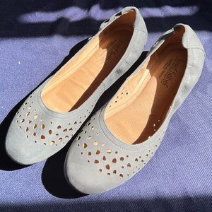 Josef Seibel ballet flat shoe barely worn!! Size 9 US, super cute!